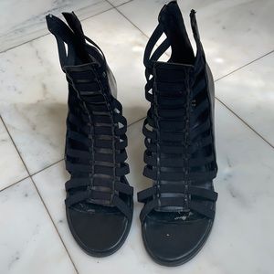 Strappy elastic black heels